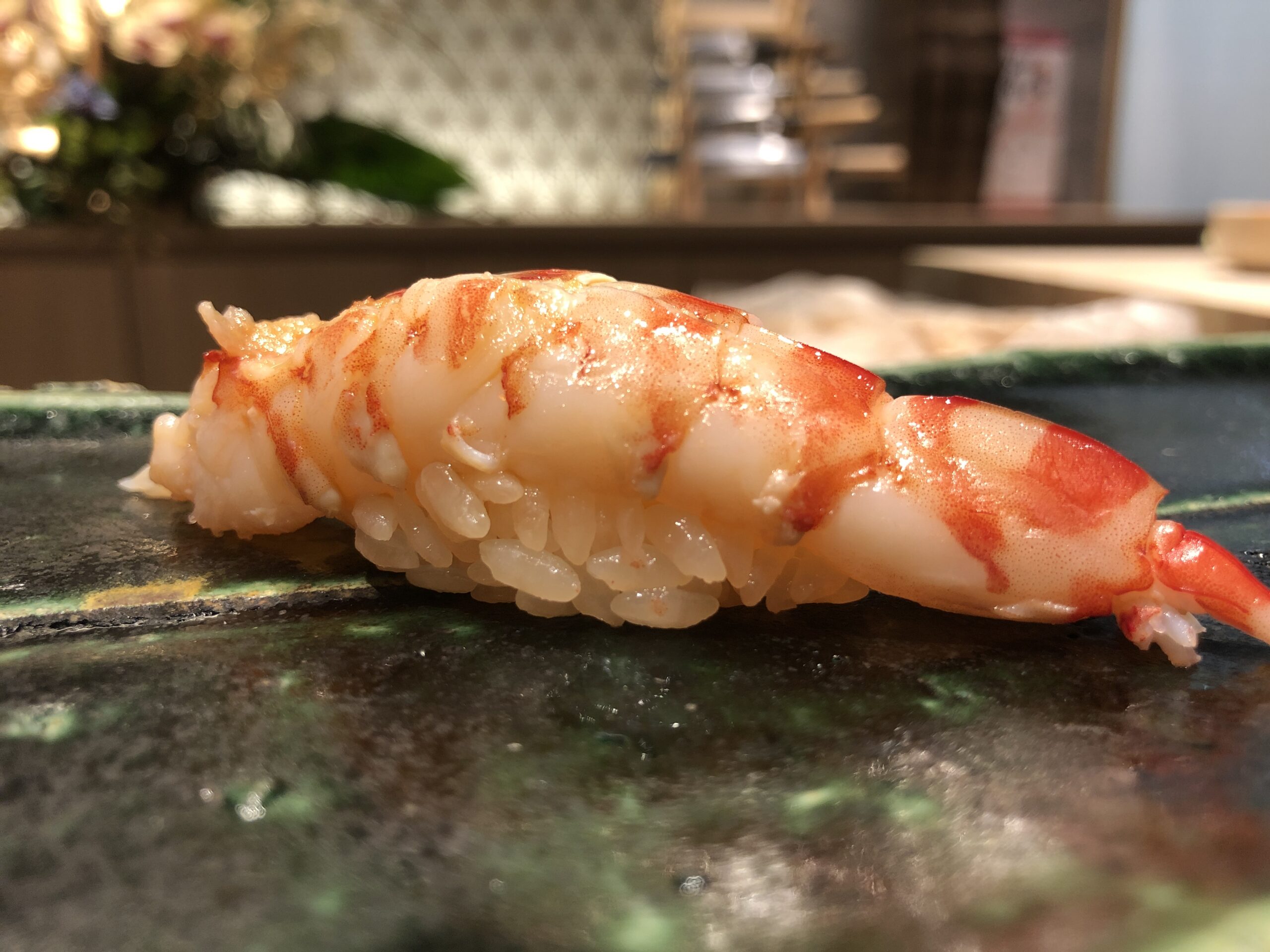 伏見 本格江戸前鮨ランチなら おしゃれなカウンターの 鮨 権左衛門 で