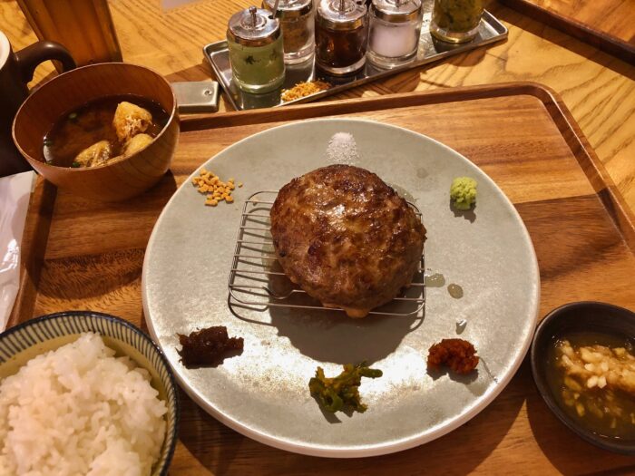 美味しくて肉汁たっぷり 名古屋で人気のハンバーグ名店を食べ比べ
